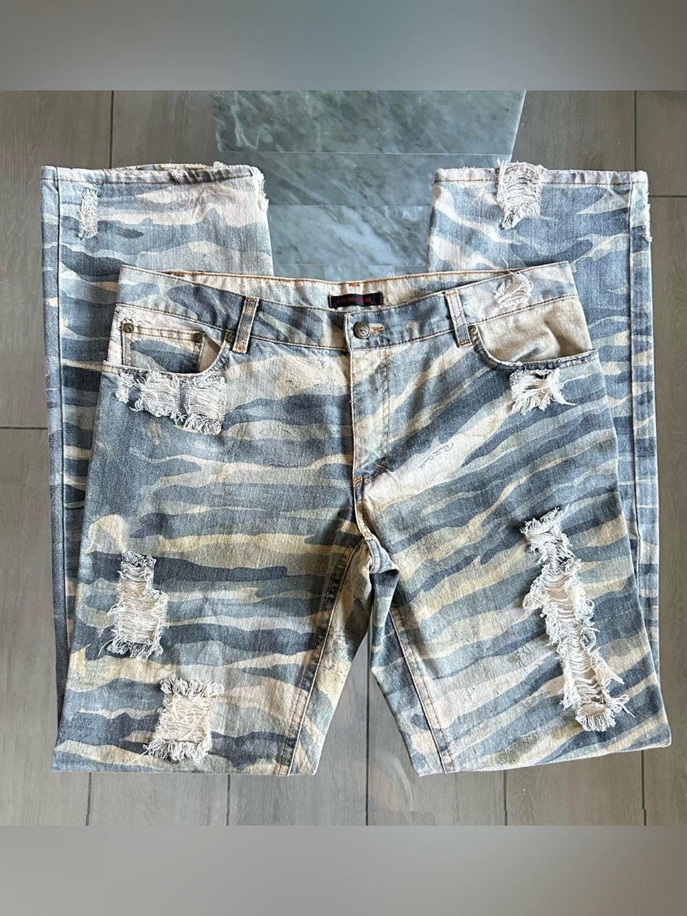 Roberto Cavalli Authentic 2004 y2k distressed camouflage jeans
Size M